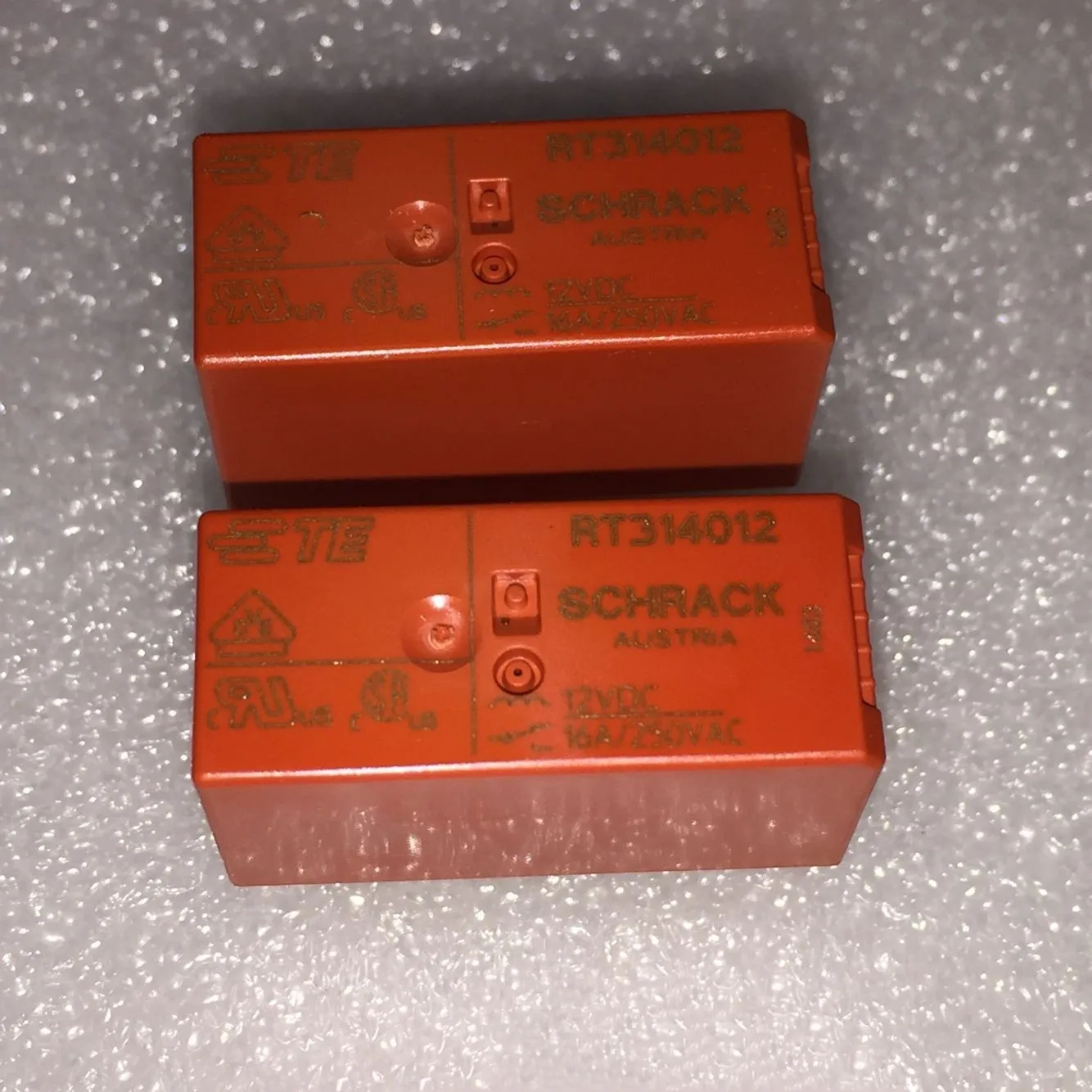

Free Shipping 100% new original relay 10pcs/lot SCHRACK power relay RT314012 12V 8PIN 16A