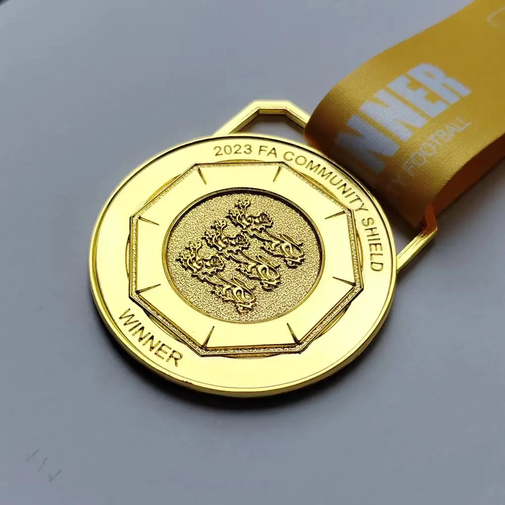 15 CM Height Community Shield Trophy Metal Soccer For Collector