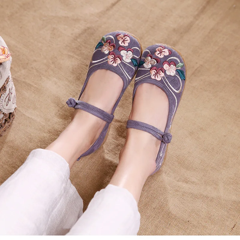 

Handmade Embroidered Women Soft Canvas Flats Vintage Ladies Casual Non-Skid Bottom Floral Cotton Fabric Sneaker Spring Shoes New