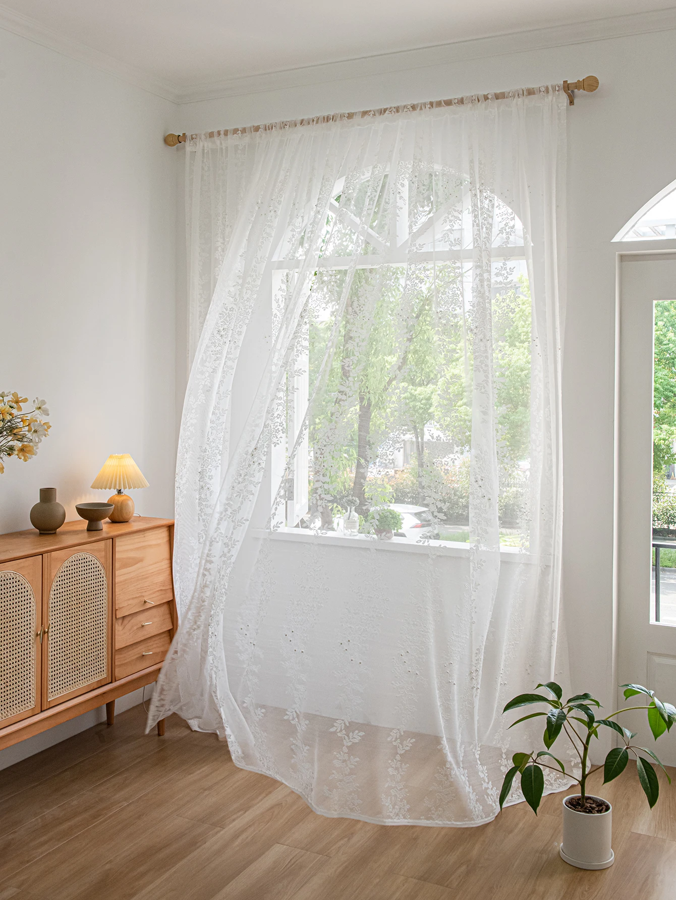 1pc Luxury Tulle For Living Room Embroidery Floral Pattern Faux Pearl Decor Single Panel Sheer Curtain 2