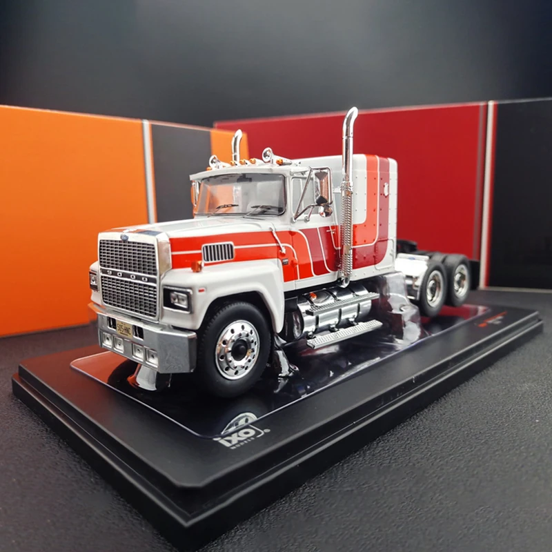 

IXO 1:43 Ford LTL-9000 1978 Heavy Truck Tractor Alloy Traction Front Simulation Car Model Diecast Toy Collectible Ornaments