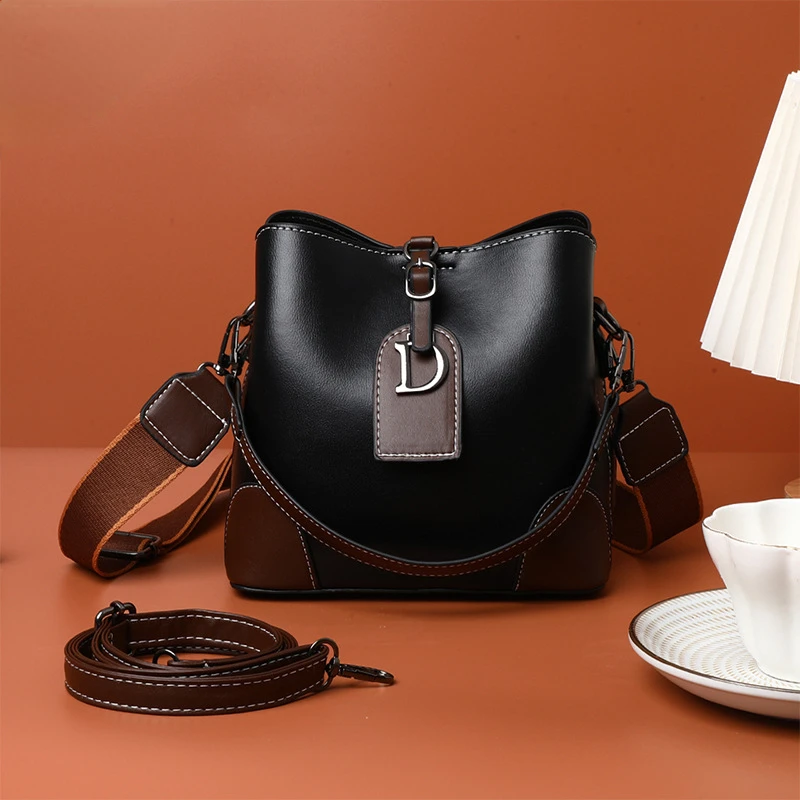 Small and Luxury Women's Bag High Quality Texture Bucket Bag 2024 New Retro Fashion One Shoulder Crossbody Bag