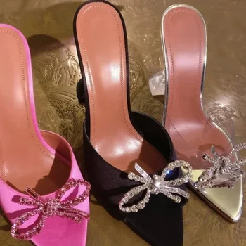 Sandalias para mujer: diseño de tacón medio estilo copa de vino, punta abierta tipo boca de pescado y detalle de lazo con rhinestones. Elegancia y comodidad en un solo calzado.