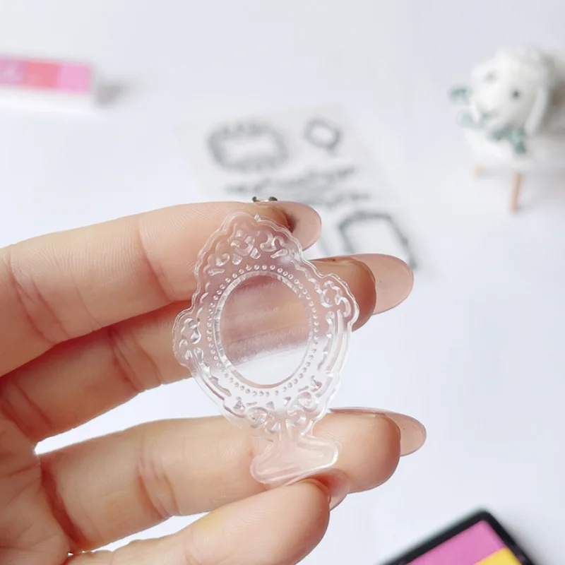 Рисунок 3 - Прозрачный силиконовый штамп с цветочной каймой