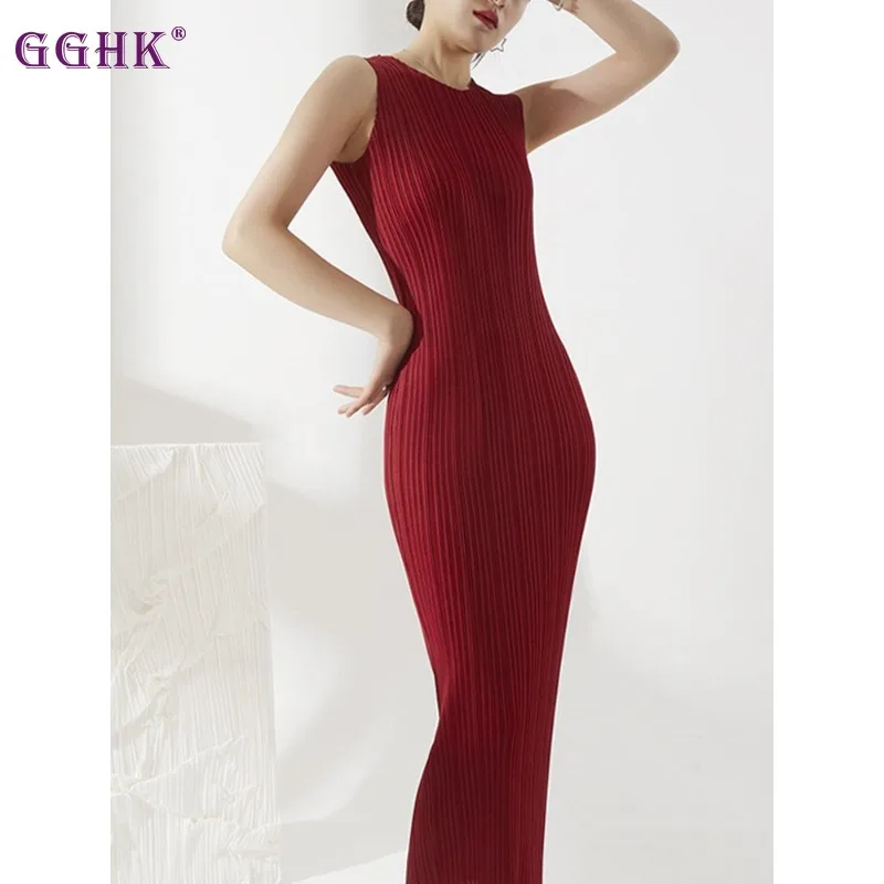 

GGHK Miyake 2023 Summer New Elegant Pleated Sleeveless Midi Dress Solid Color Round Neck Slim Temperament Commuter