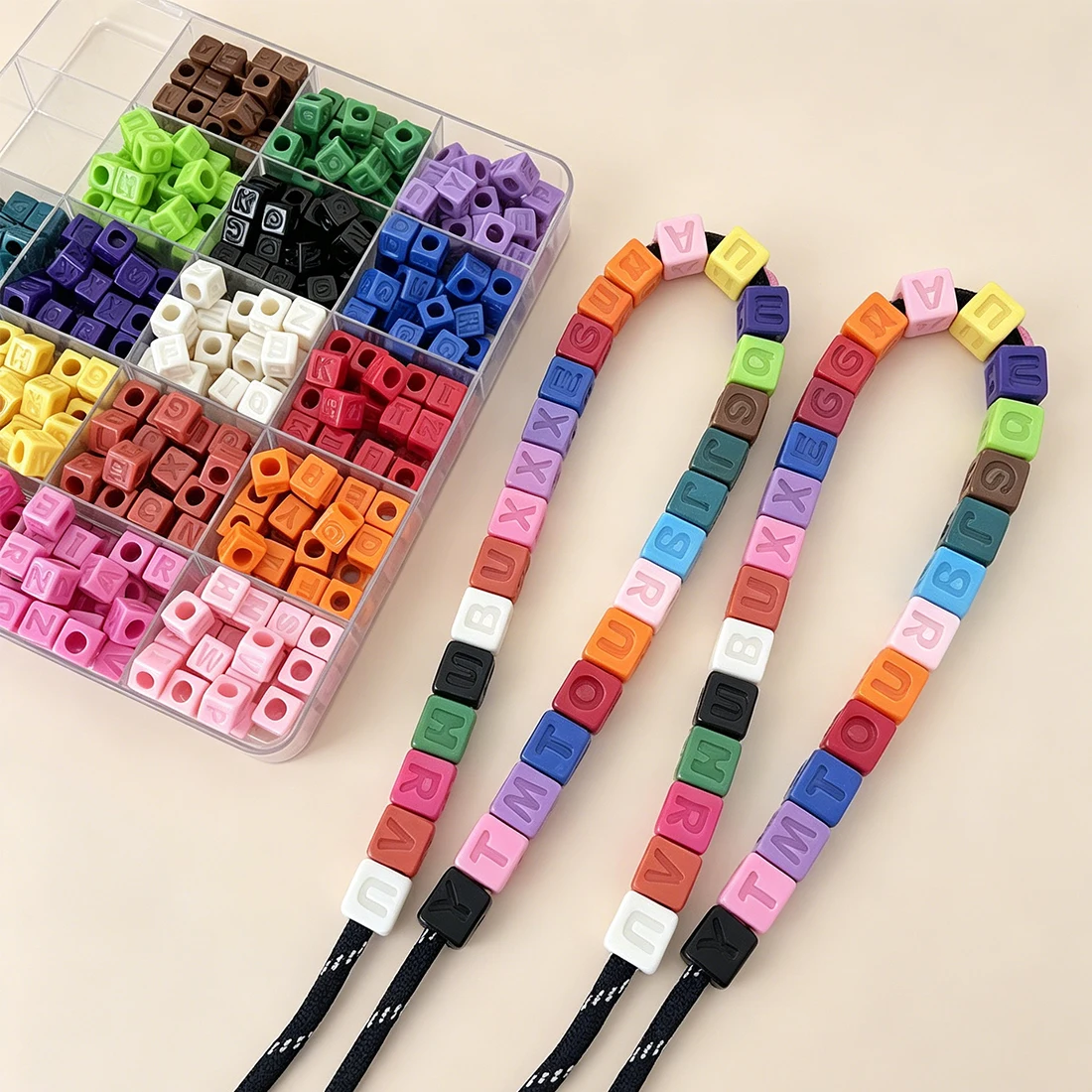 다채로운 사각형 글자 아크릴 스페이서 비즈 DIY 폰줄, 머리끈, 열쇠고리 장식 공예용