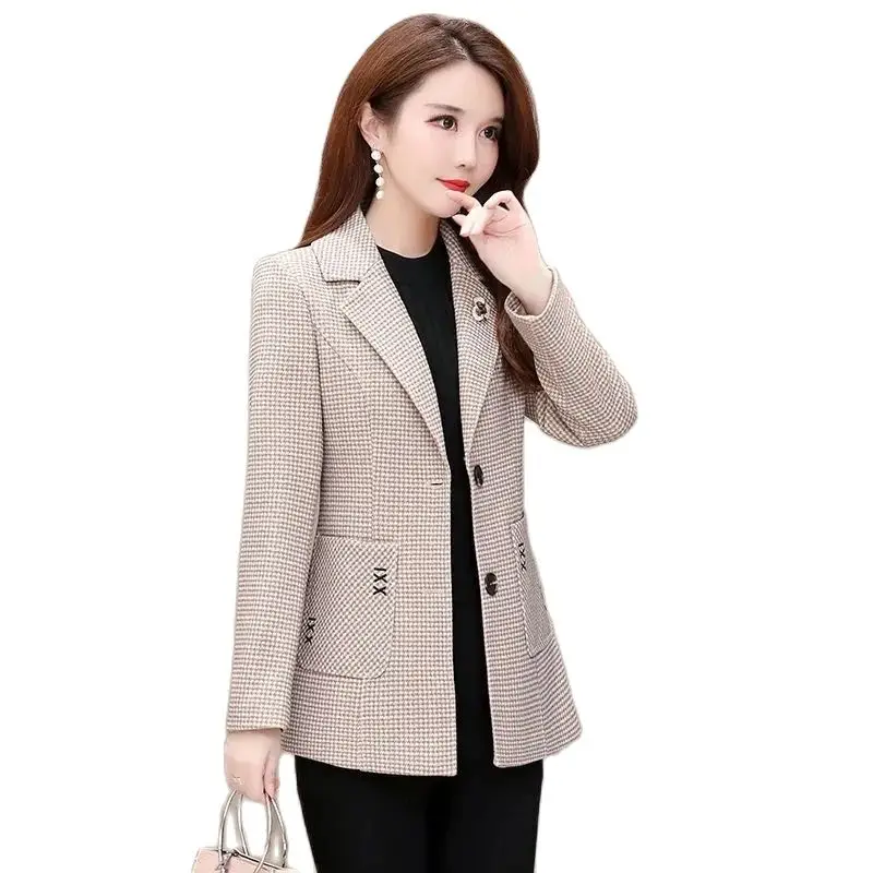 Весенне-осенний короткий облегающий