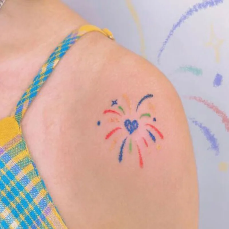 

Милые Красочные фейерверки, Временные татуировки, наклейки для фотографий, боди-арт, водонепроницаемые маленькие поддельные татуировки, вечеринки, секретные татуировки