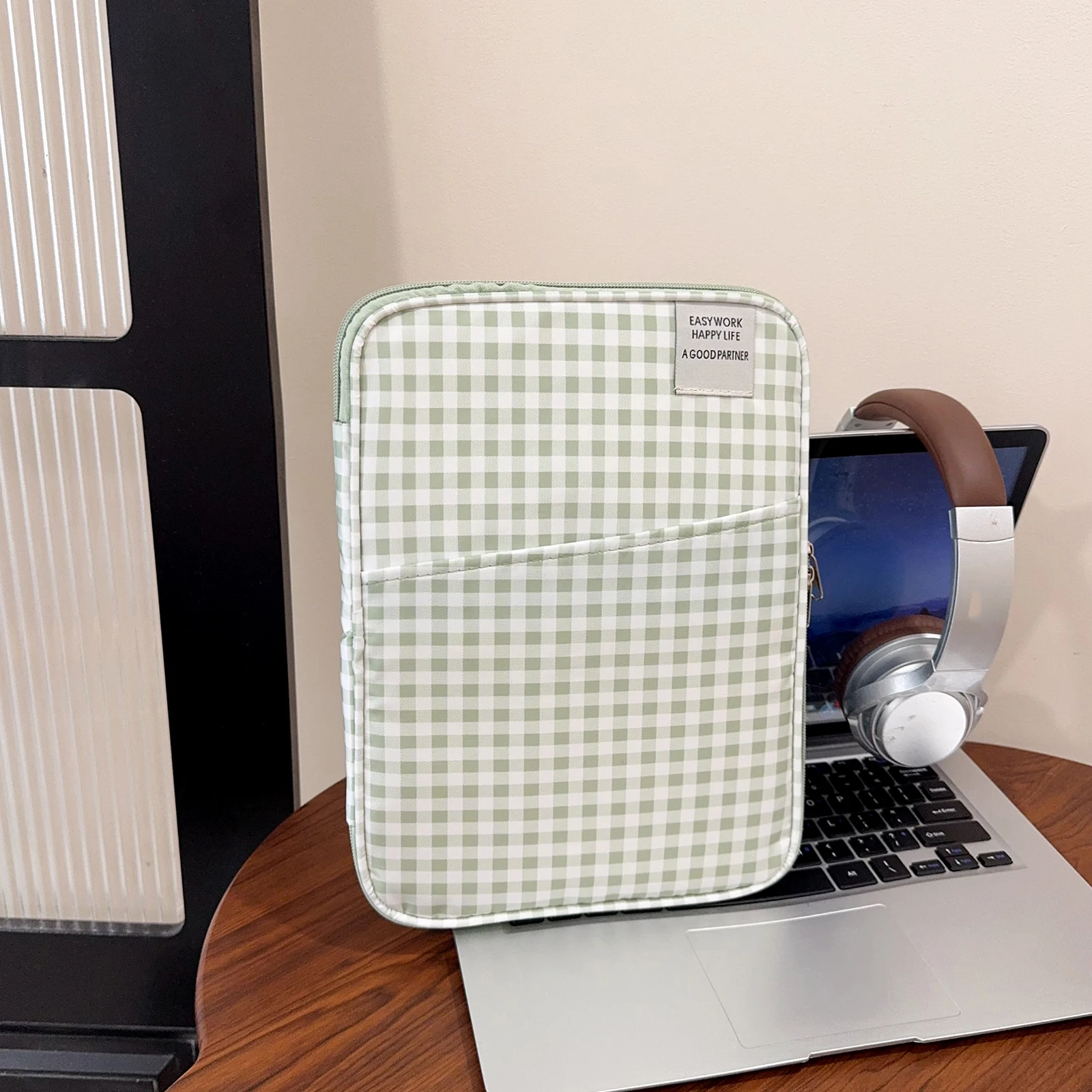 Stylish Plaid Nylon Laptop Sleeve with Multi-Pocket Organizer