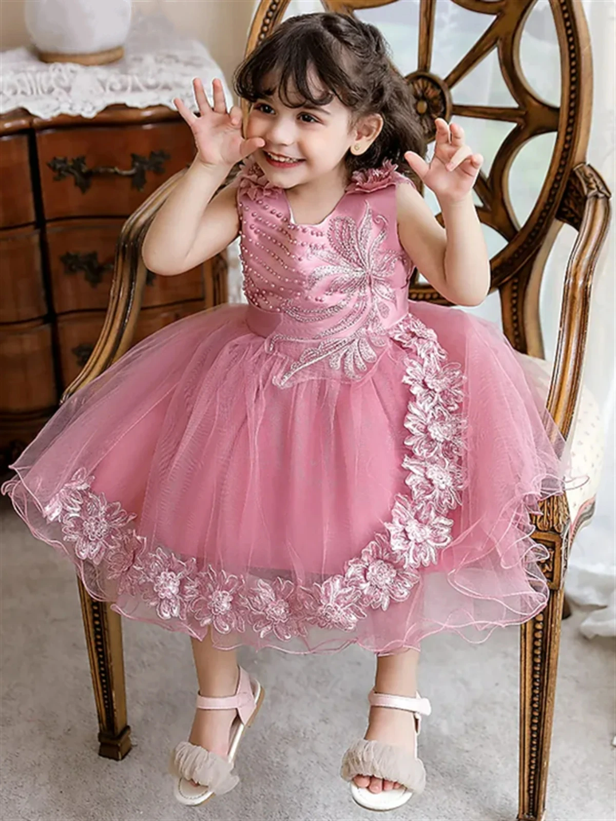 

Flower Girl Dress Tulle Fluffy Beading Sequins Applique For Wedding Sleeveless First Communion Evening Party Pageant Prom Gowns