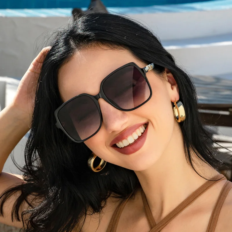 

2024 European and American Fashion Square Frame Sunglasses, Men's and Women's Trendy Sunglasses