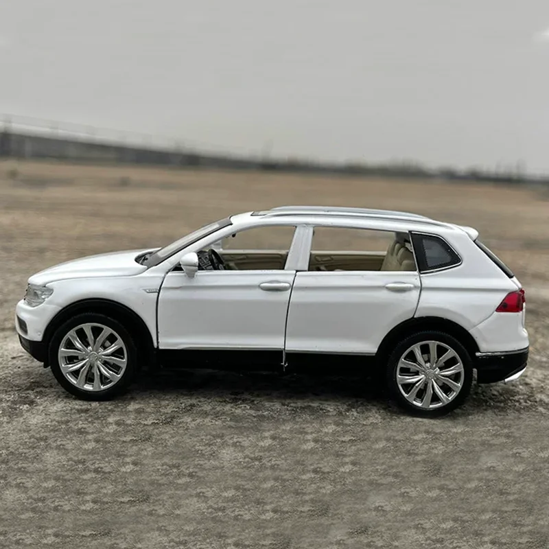 1:32 New Tiguan L Car Model Alloy Die Cast Simulation Sound Light Pull Back  Children's Toy Gifts Collectibles