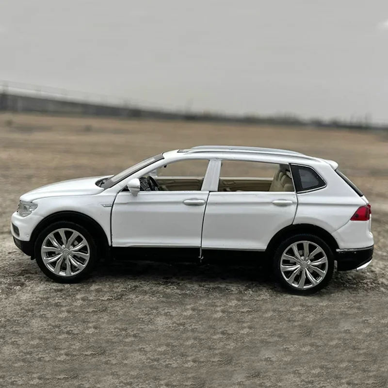 1:32 Scale Diecast Model Car Tiguan L Miniature Replica Pull Back