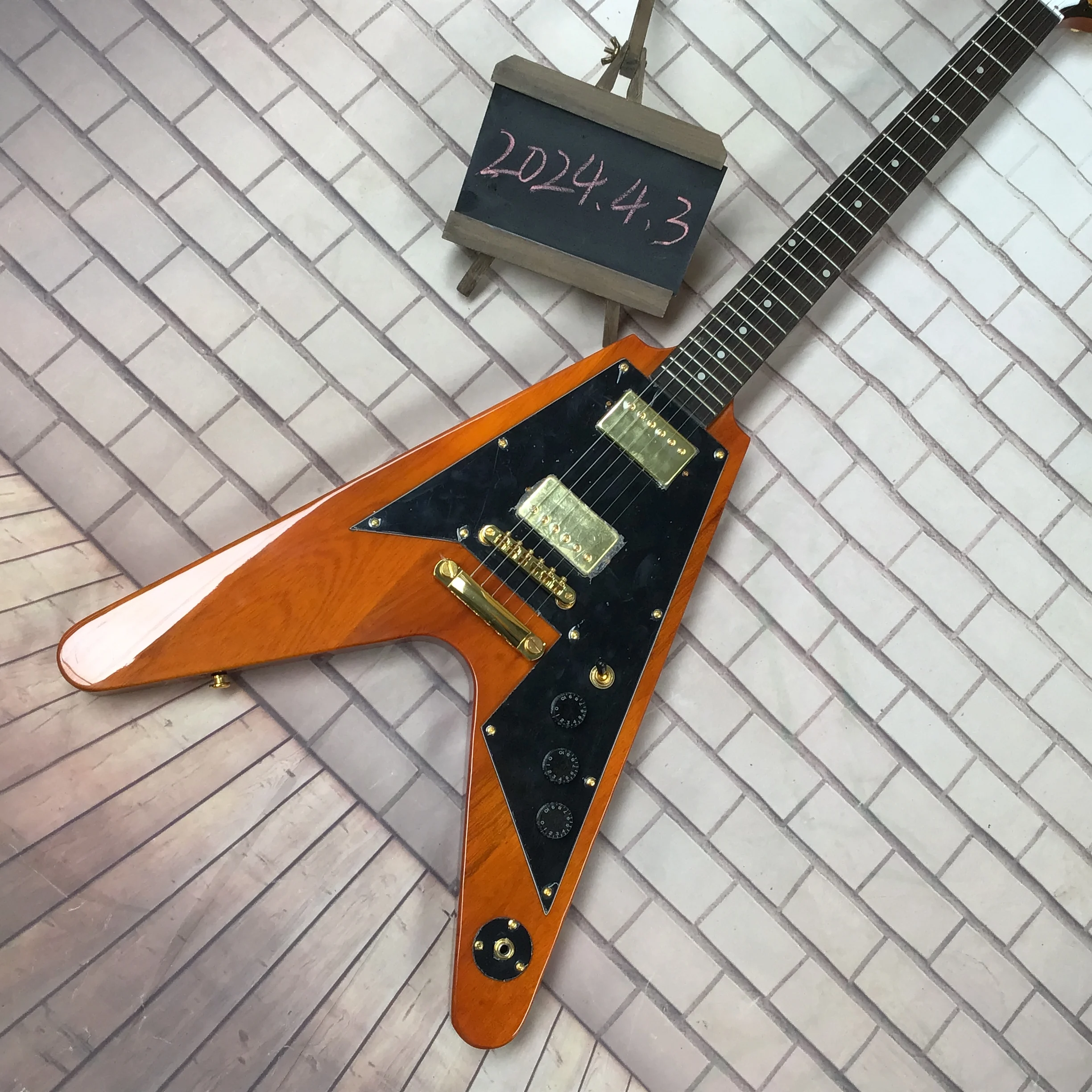 

Free shipping Custom 6-String Electric Guitar Rosewood Fingerboard In Stock V guitars Gold hardware Guitarra