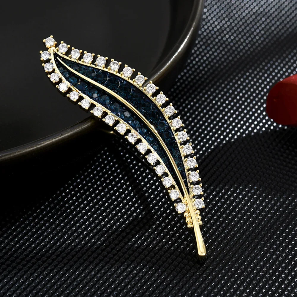 

Trendy Female Crystal Feather Brooch Vintage Blue Crystal Leaf Brooches for Women Luxury Rhinestone Pins Corsage Badge Gifts