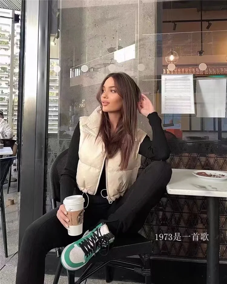 2024 Autumn Winter Women's Cotton Vest New Stand Collar Sleeveless Short Vest Outerwear Korean Fashion Thicken Warm Woman Jacket 2