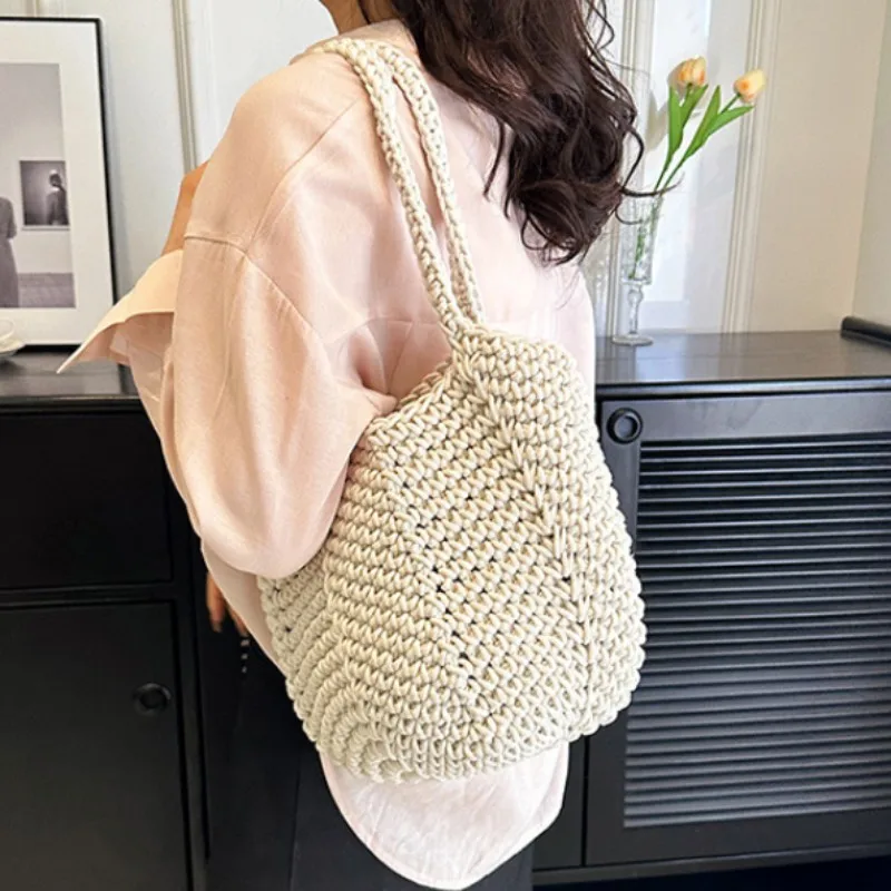 Woven handbag Women's handbag Leisure beach bag Simple and fashionable shopping bag Available in multiple colors