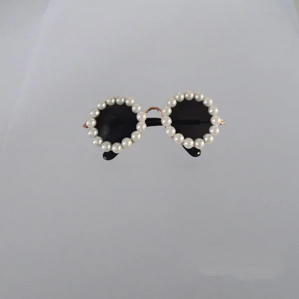 Elegant Pearl Studded Pet Sunglasses - Fashion Accessories for Small Dogs and Cats Photoshoots