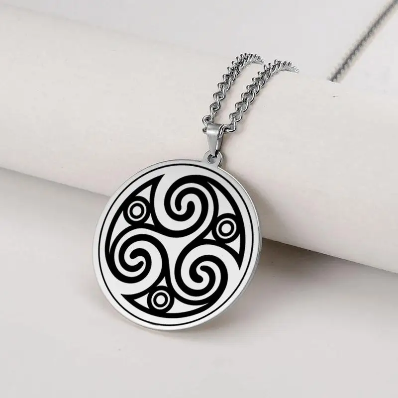 Stainless Steel Viking Triskelion Necklace for Men Gold Color Round Pendant Necklace Lucky Amulet Jewelry