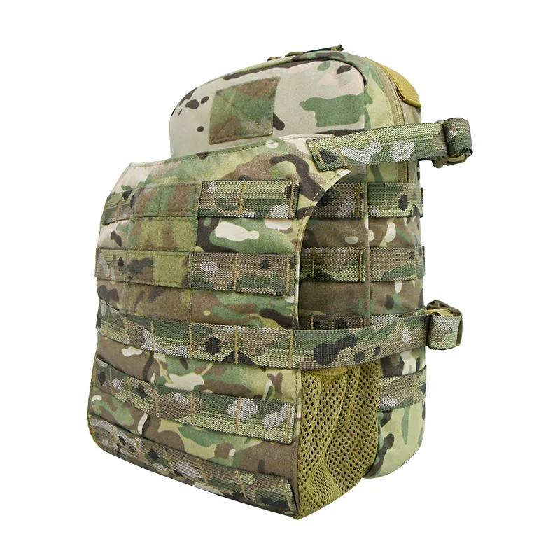 Molle webbing ve bağlantı noktalarının yakın çekimi