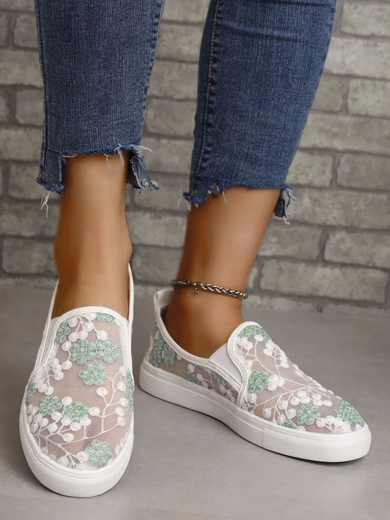 Women's breathable embroidered shoes, soft, comfortable & fashionable
