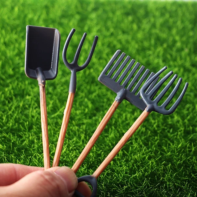 Melody Jane 1:12 Scale Miniature Garden Tools - Fork & Spade Set For Dollhouse Sheds & Tiny Gardens