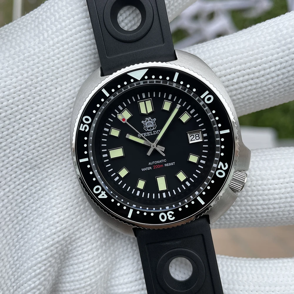 Mechanical Watch Steeldive SD1970 White Date Background 200M Wateproof AR Coating Sapphire Glass NH35 Black DIal Turtle Automatic Mens Dive
