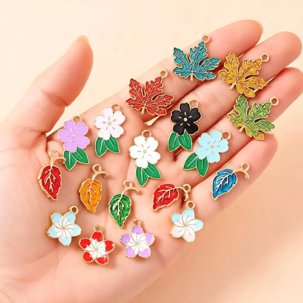 10 Stück Niedliche Pflanzen- und Baumblatt-Anhänger Bunte Emaille-Blumenanhänger für Schmuckherstellung Halsketten Ohrringe DIY-Bastelarbeiten Geschenke