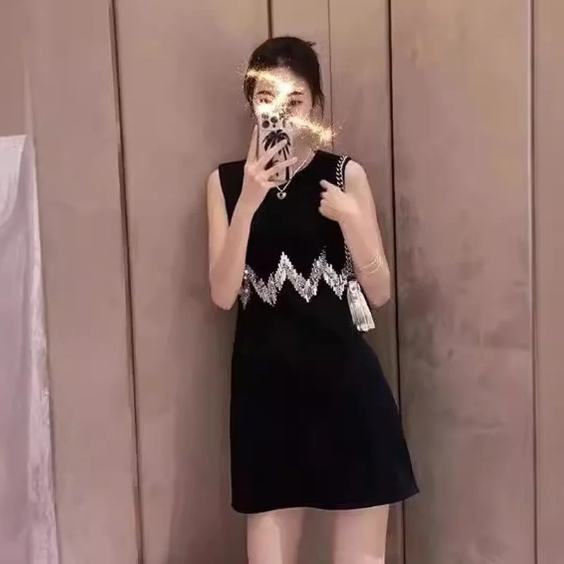 

Женское мини-платье на бретелях, повседневное черное платье с вышивкой без рукавов, лето 2024