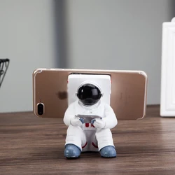 Acessórios de decoração para casa moderna resina astronauta figurinhas sala estar decoração espaço homem do telefone móvel titular escritório decoração da mesa