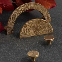 Poignées demi-lune en bronze faites à la main, motif martelé, poignées plates pour portes d'armoires, tirants pour tiroirs de bureau, quincaillerie de meubles, accessoires de cuisine 4