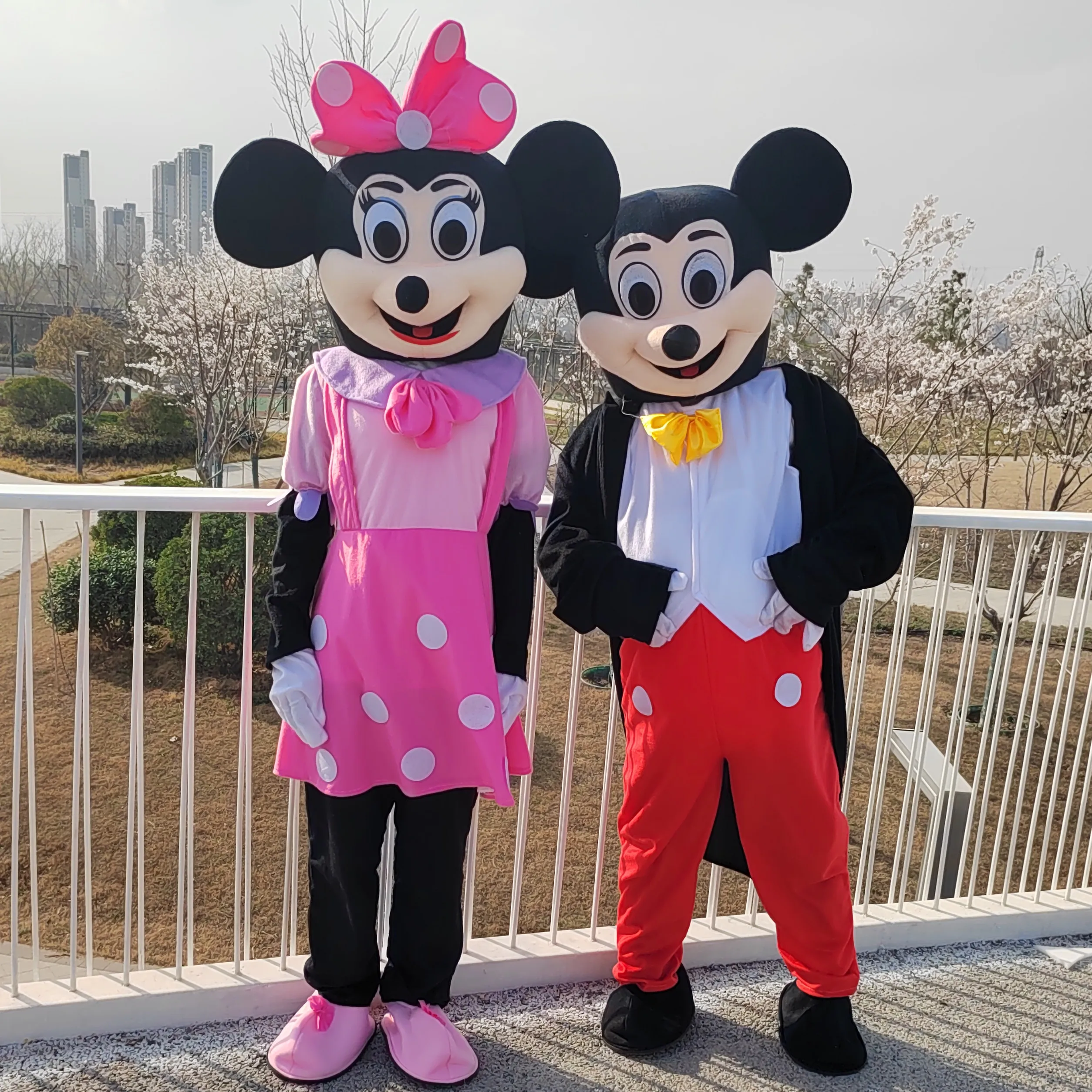 Costume di Carnevale Mascotte Topolino Mickey Mouse adulto Disney