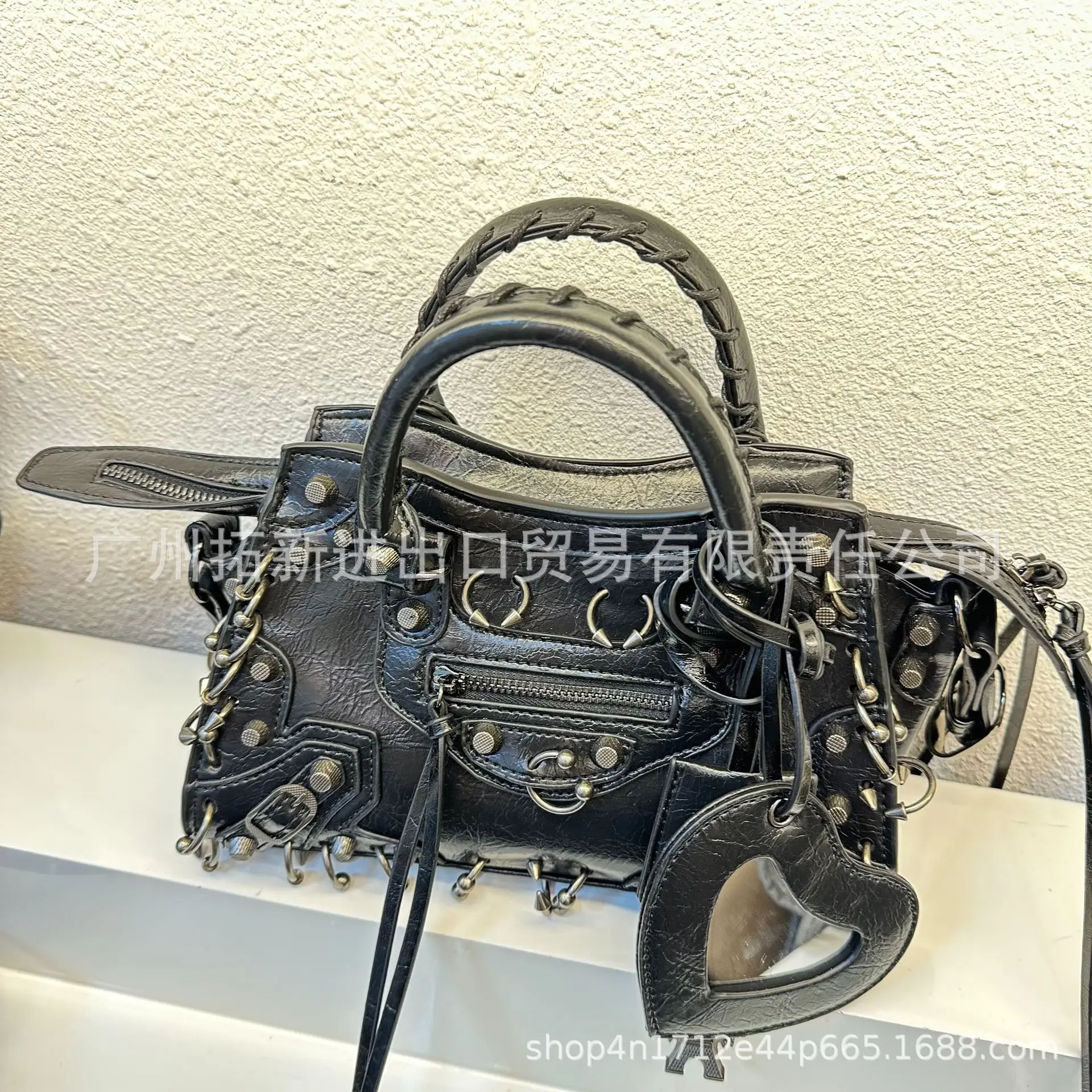 2025 New Women's Fashion Shoulder Bag European Vintage Style Cropped Studded Motorcycle Bag Soft Material Crossbody Design 3
