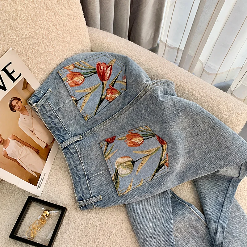 Light Colored Printed Straight Leg Jeans for Women\'s New Niche Korean Version Versatile Loose Fitting Wide Leg Pants