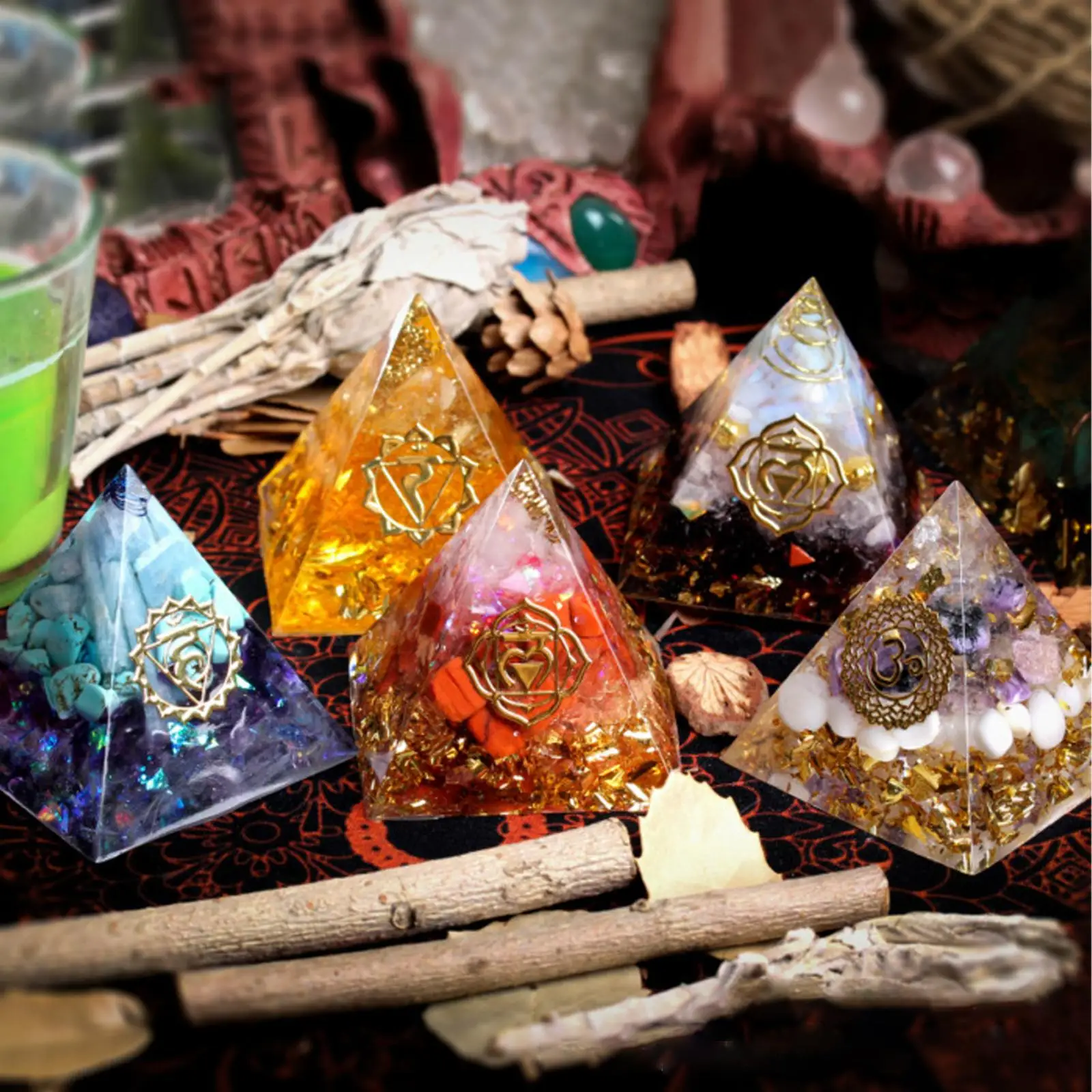 Piramide Orgonite 7 Chakra Con Cristalli - Energia Positiva, Protezione EMF, Meditazione Yoga - Ametista, Lapislazzuli, Quarzo - 8 Cm, Extra Large