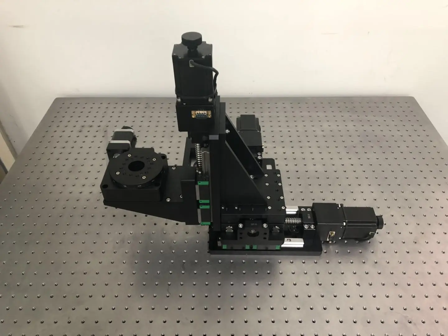 Motorized XYZ Translation Stage with Rotary Axis, Travel Range 50x50x50mm