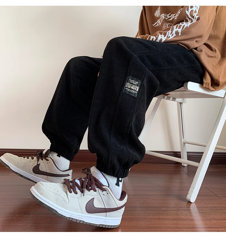 بنطلون رجالي جديد 2025 من قماش الكوردروي مبطن بالصوف فضفاض للعمل والرياضة في الخريف والشتاء مقاوم للتآكل ومضاد للأوساخ