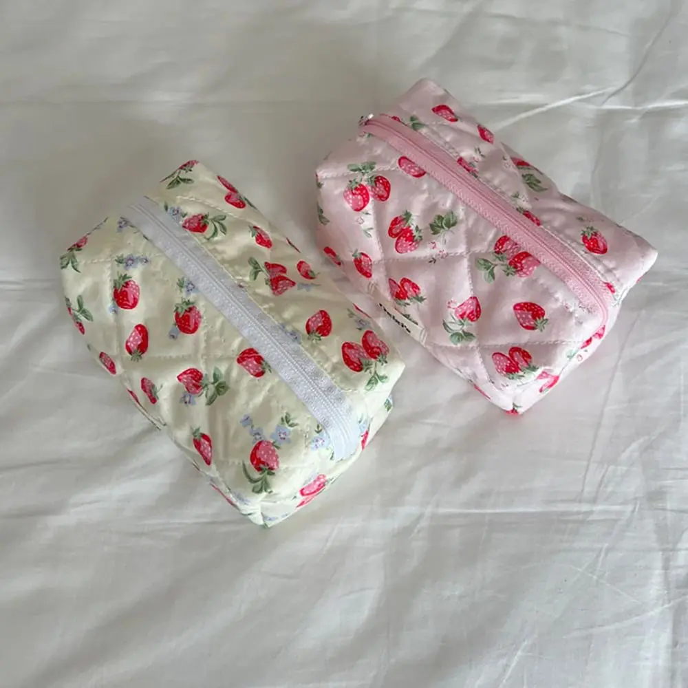 Storage Organizer Floral Puffy Quilted Makeup Bag Flower StrawberryPrinted Makeup Accessory Large Travel Cosmetic Bag 3