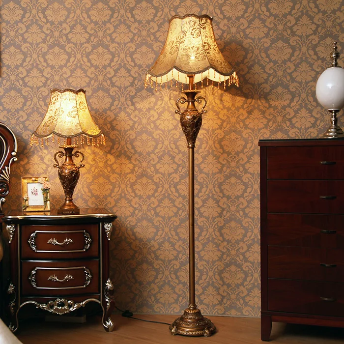

Европейский стиль телефон в стиле ретро, домашний диван для гостиной, вертикальная лампа, прикроватная тумба для спальни