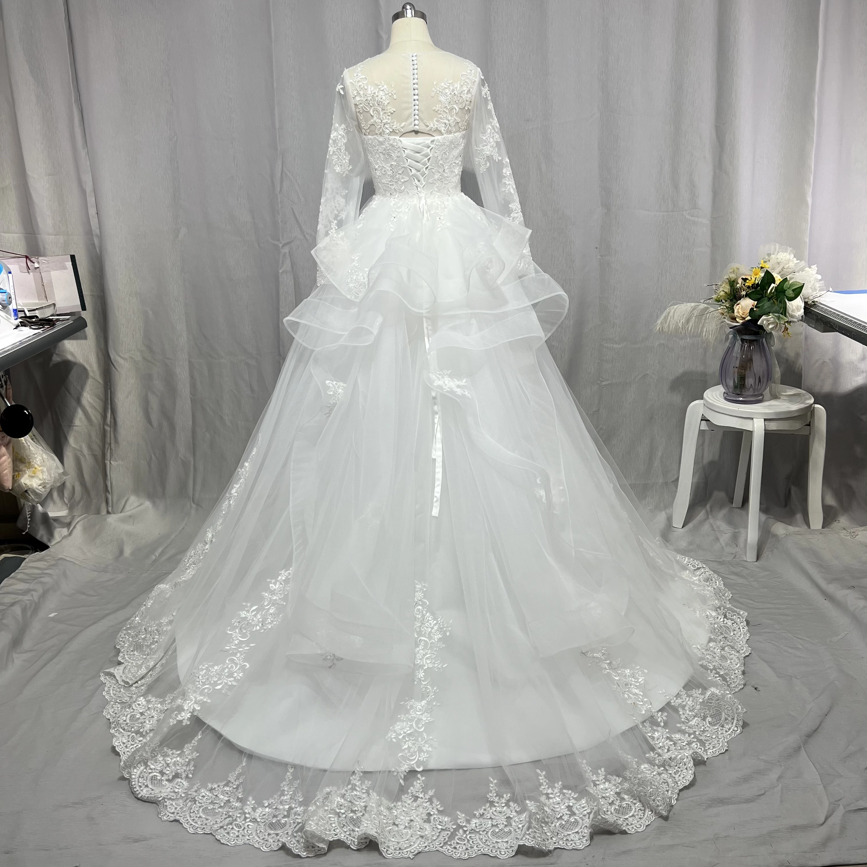 vintage wedding dresses Luxury Princess Ball Gown Lace Long Sleeve Bridal Wedding Dresses Jewel Neck Wedding Gowns for Bride Illusion Back Appliqued plus size wedding dresses