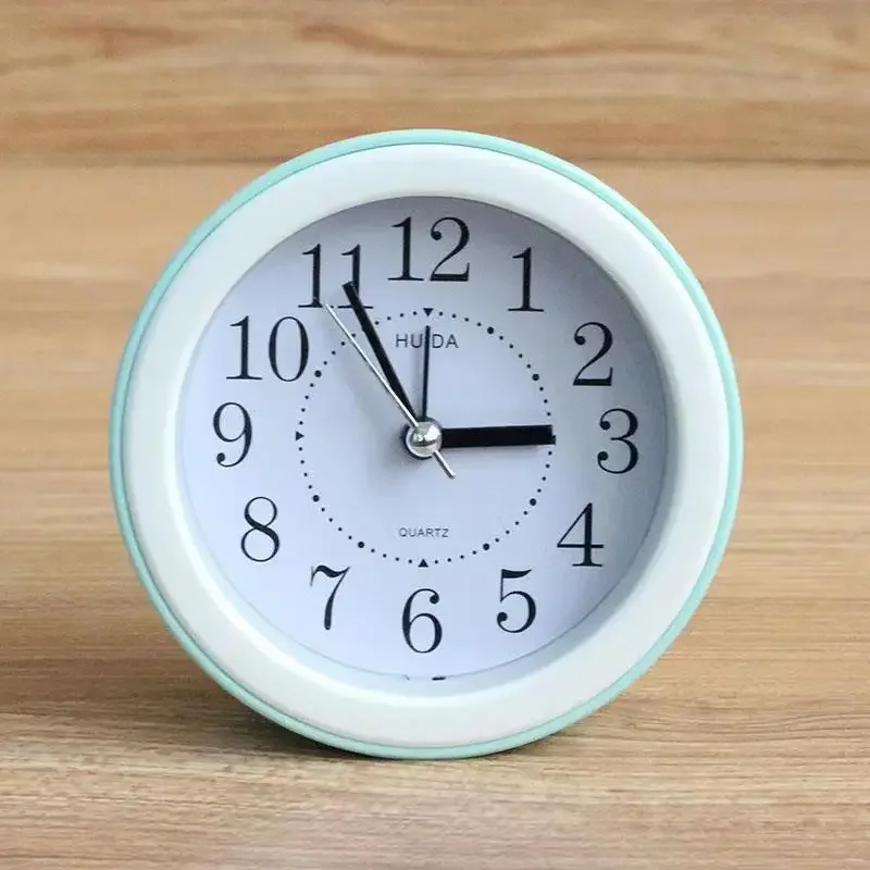 שעון מעורר שקט עם שעון מעורר דיגיטלי גדול לתלמידים ללימודים בבית, לשולחן העבודה או לחדר השינה