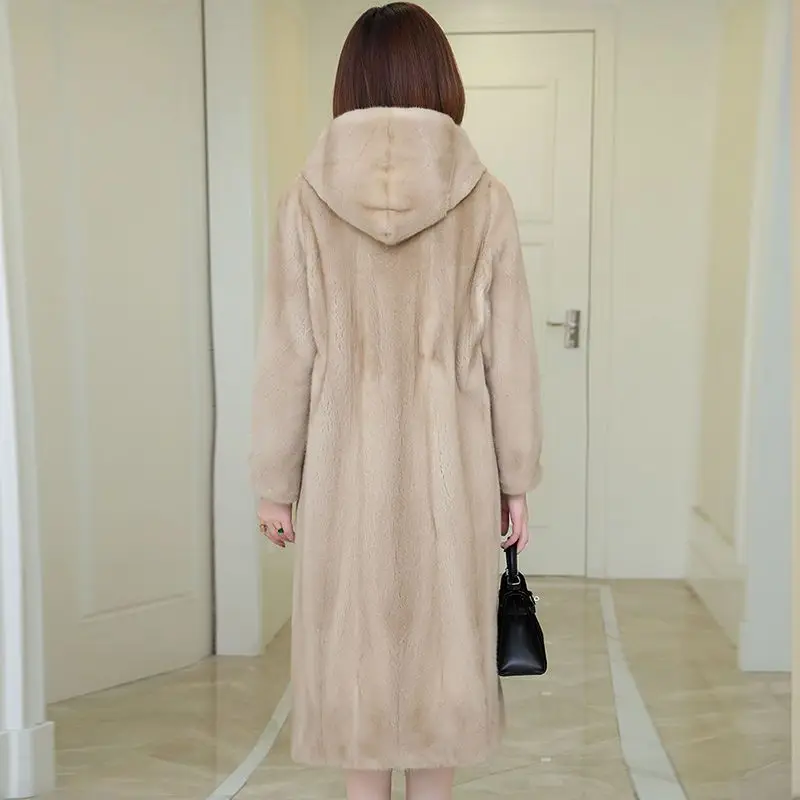 Рисунок 3 - Женское длинное пальто из искусственного меха