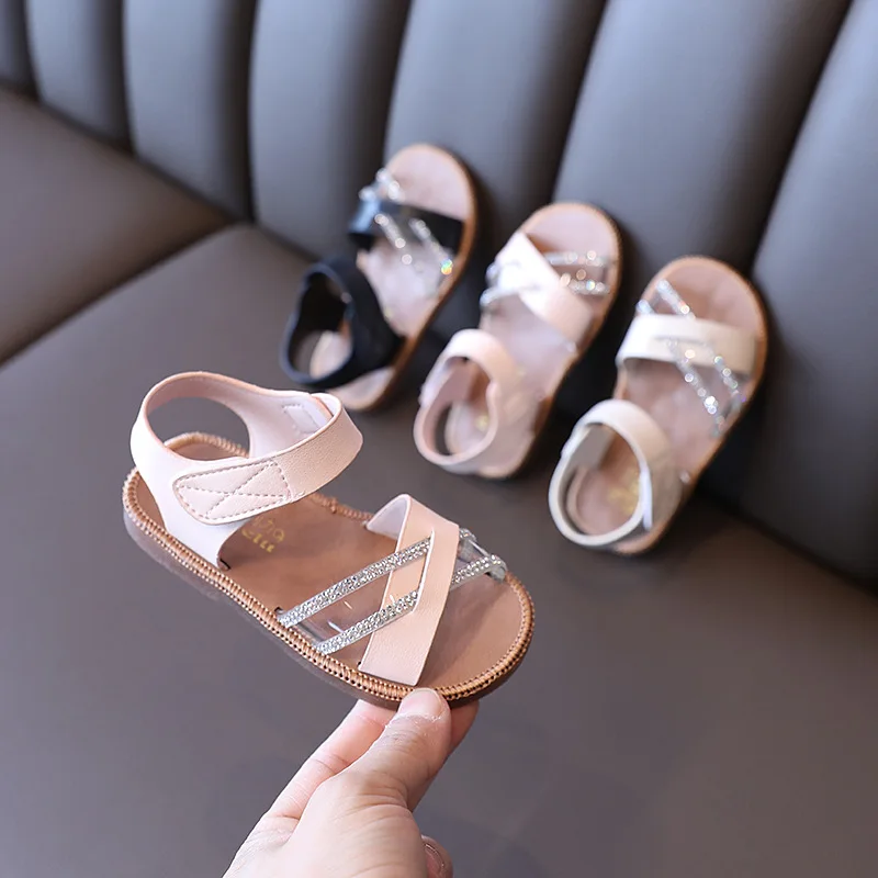

Детские сандалии для девочек 2023, летняя модная пляжная обувь на плоской нескользящей подошве, Детские милые однотонные простые шикарные сандалии в Корейском стиле из искусственной кожи на липучке