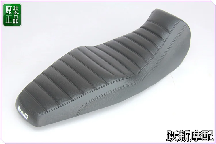 original seat of Benelli Leoncino 500