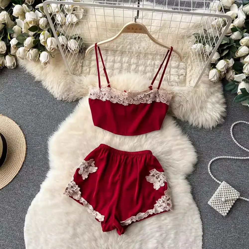 Chillgio Frauen Pyjama passt Sommer sexy Blumen Spitze Patchwork Leibchen Split Shorts Vintage Mode zweiteilige Eis Seide Sets – Detail 3