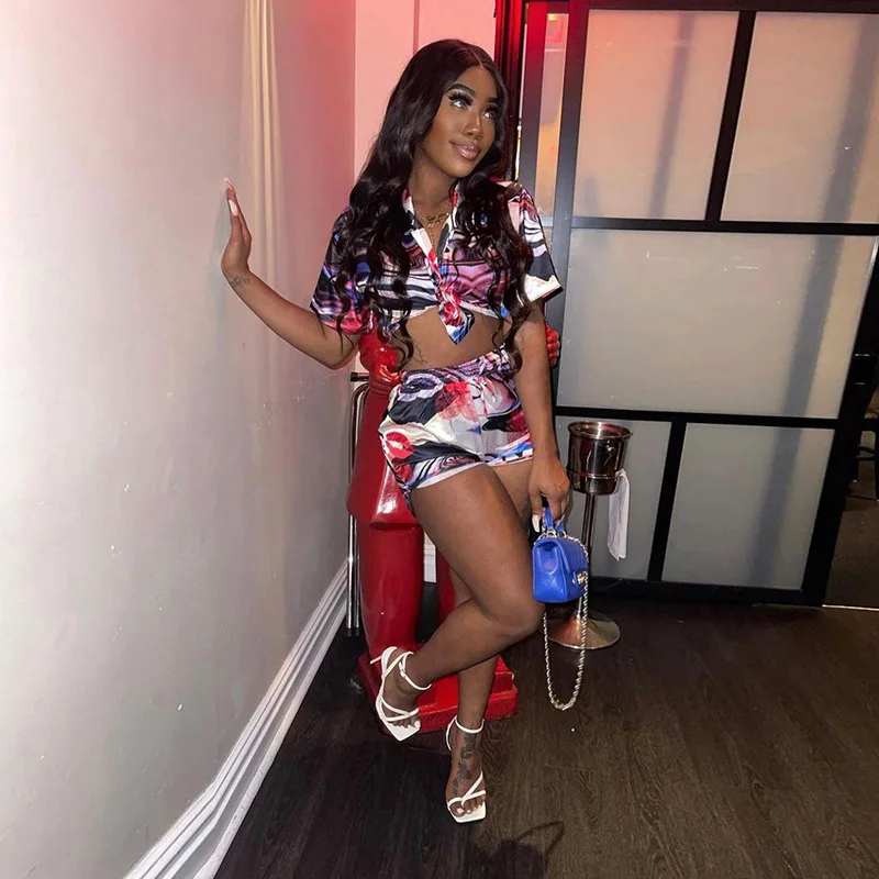 

Женский костюм с принтом, кардиган с коротким рукавом и шорты с завышенной талией в европейском и американском стиле, лето 2022