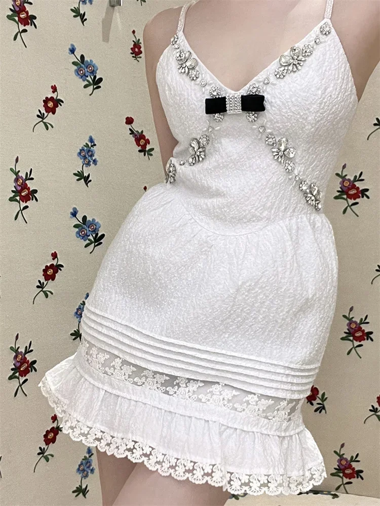 

2023 Summer New V-Neck Strap Party Dress Studded Bow Splice Lace Trim Jacquard Dress Design Fashion Dimond Evening White Dresses