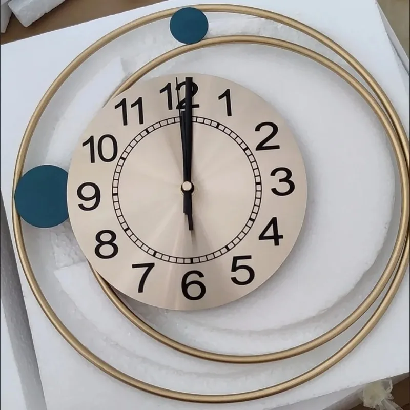 Modern Light Luxury Style Wall Hanging Living Room Bedroom Indoor Clock Ornaments Home Fashion Quiet Simple Clock Home Decor