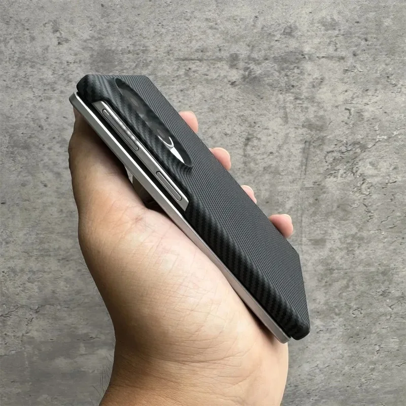 Magnetic Carbon Fiber Hinge Protection Cover with Magsafe Compatibility