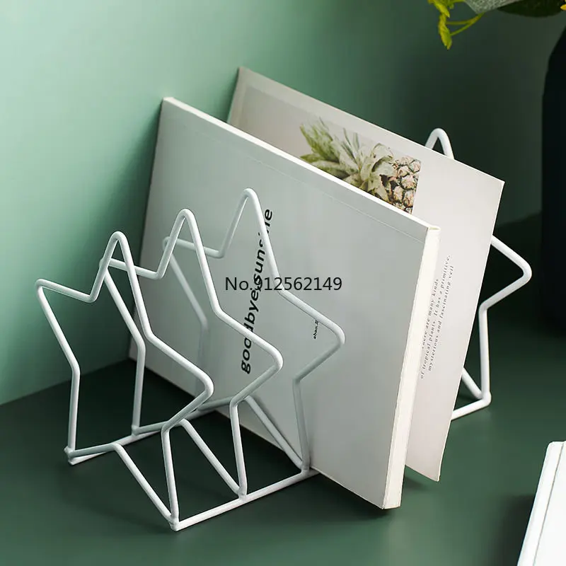 Nordic minimalistischen eisen buch stand home schlafzimmer desktop storage mädchen herz dekoration bücher und zeitung rack bücherregal vitrina